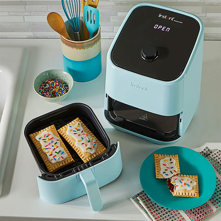 https://www.instantpot.nl/images/detailed/17/140-3013-01_IB_Air_Fryer_Silo_Vortex-Mini-2qt-Aqua_lifestyle.jpg