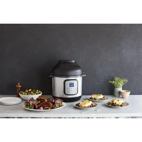 Instant Pot Duo Crisp 7.6L multicooker with air fryer