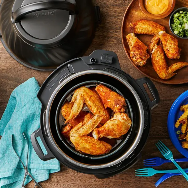 Instant Pot Duo Crisp 7.6L multicooker with air fryer